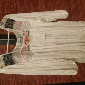 Beautiful White top Size Medium